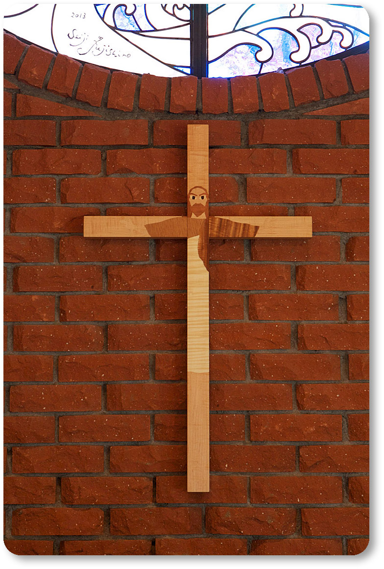 十字架上にキリストの姿が浮かび上がります。藤城清治美術館