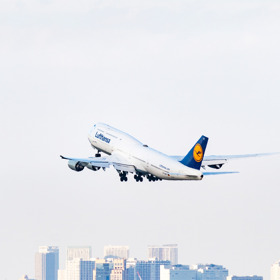 羽田空港で飛行機を撮影