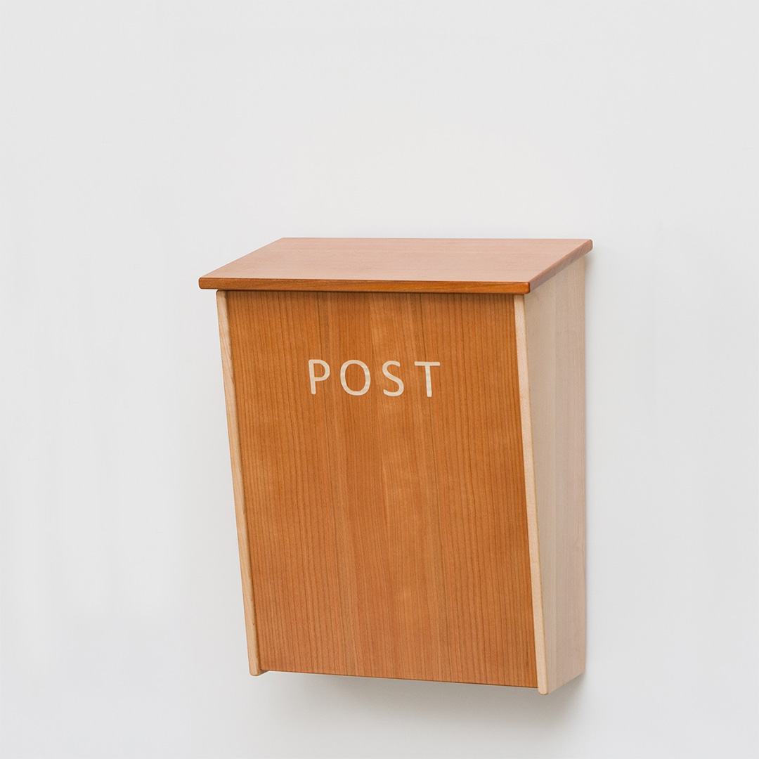 木の郵便箱