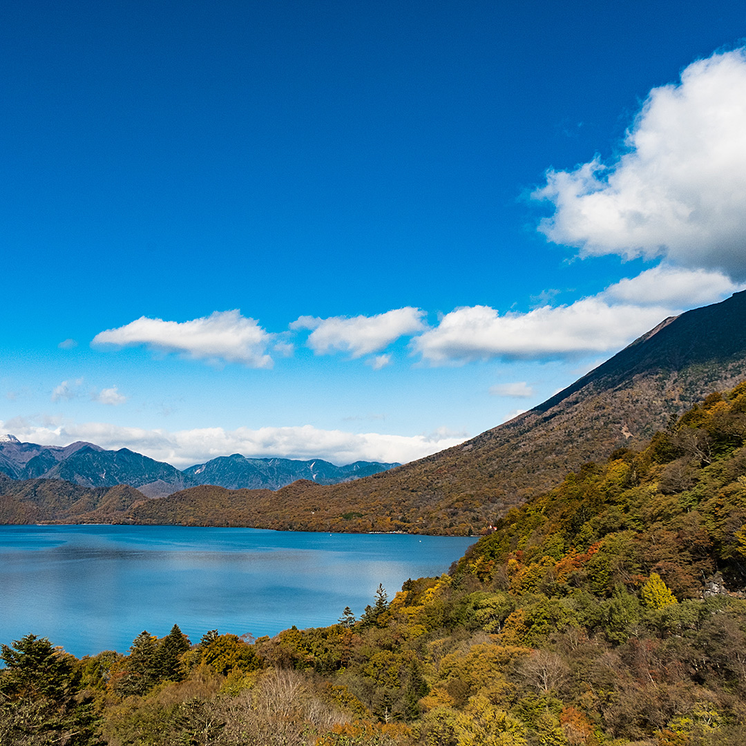 中禅寺湖と男体山