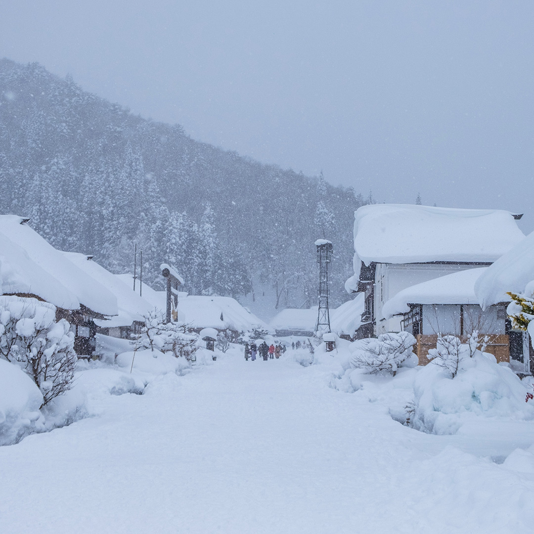 大雪の大内宿