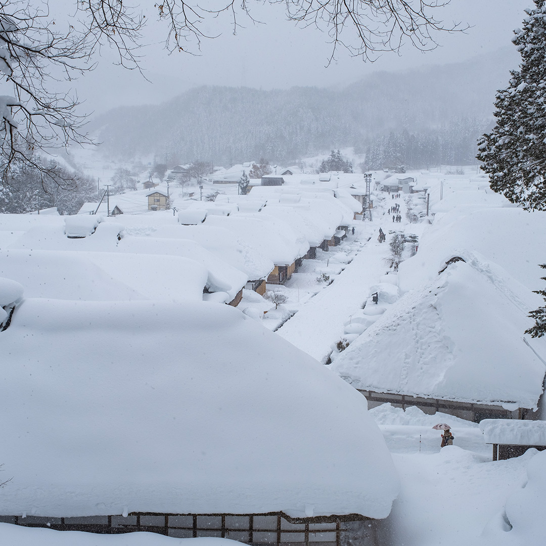 豪雪の大内宿