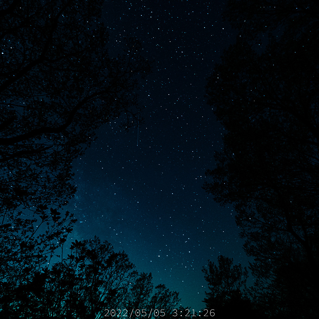 夜空の流れ星