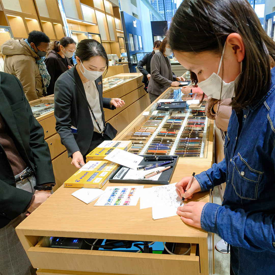 銀座伊東屋で初めての万年筆を探す